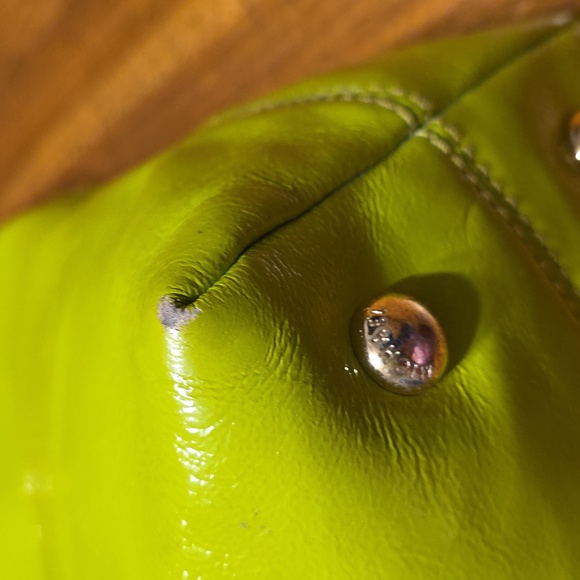 Michael Michael Kors lime green patent leather tote bag. - Picture 7 of 16
